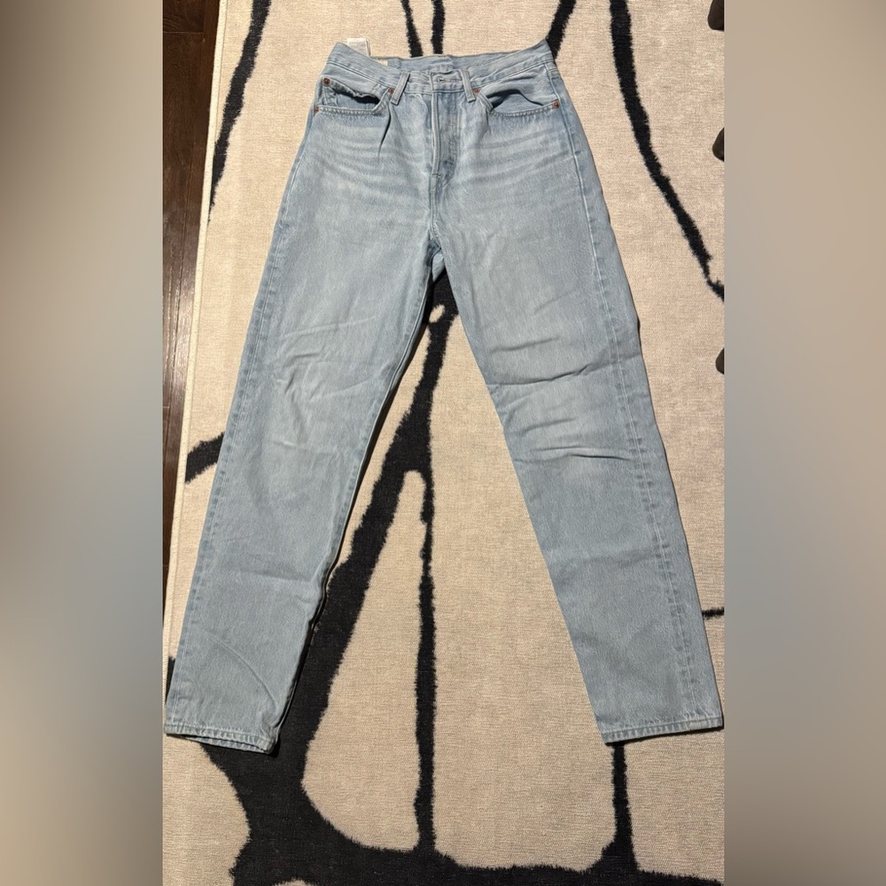 Aritzia Light Blue Levi’s Women’s Jeans